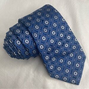 Hugo Boss Classic Collegiate Tie Chrome Florets Blue Gray 100% Silk Italian Made